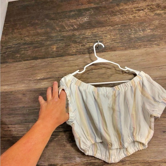 Olive & Grey Chic Beige Button-Up Crop Top - Picture 2 of 6